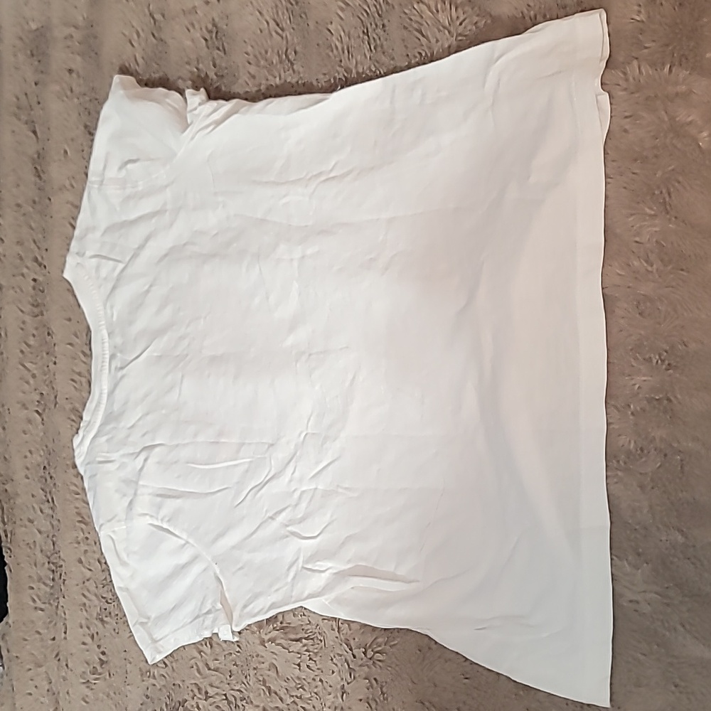 Universal Thread Tee - Picture 5 of 5